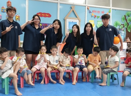 Dự án “Charity for Education” trao điều ngọt ngào tháng 4 dành tặng cho các em nhỏ Sao Mai